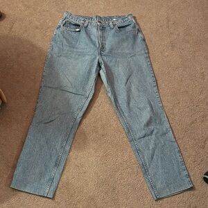 Classic Levi Jeans - medium blue.